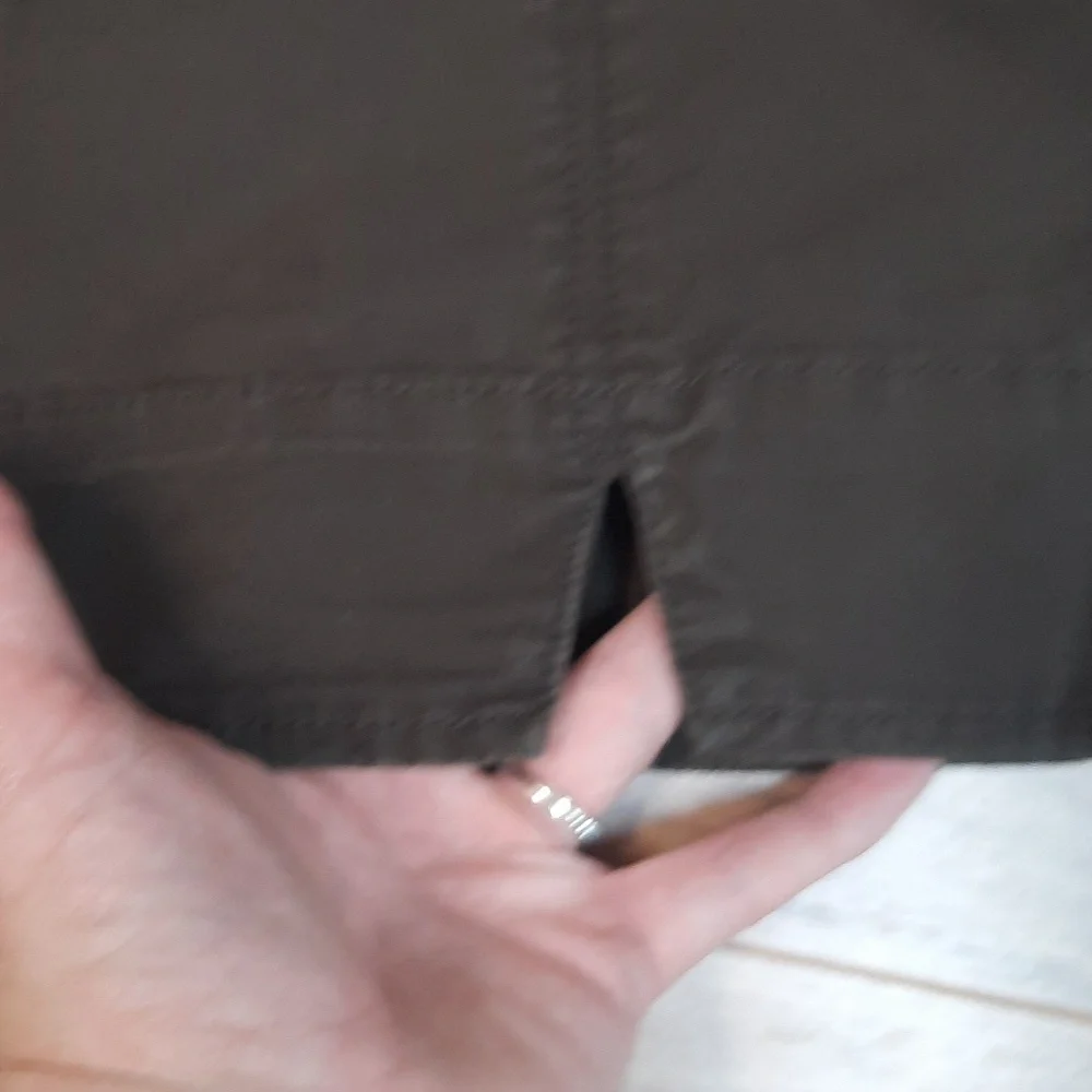 LOFT Ann Style Brown Capri Pants Size 12 with button accented pockets - Picture 5 of 6